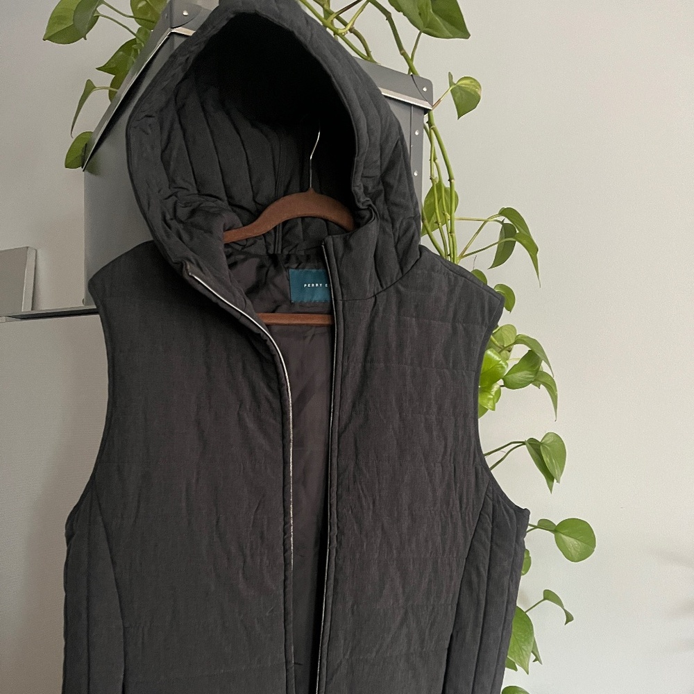 SPRING CLEANING SALE! Perry Ellis Quilted Vest, Sz. L